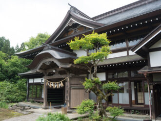 Dewa Sanzan Accommodation: Daishinbo Pilgrim Lodge on Mt. Haguro